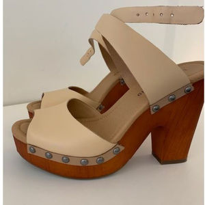 Lucky Brand nude leather wooden clog sandals!